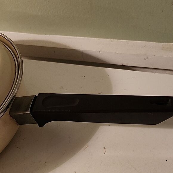 Mushrooml Cream Frying Pan with Lid - Picture 6 of 6